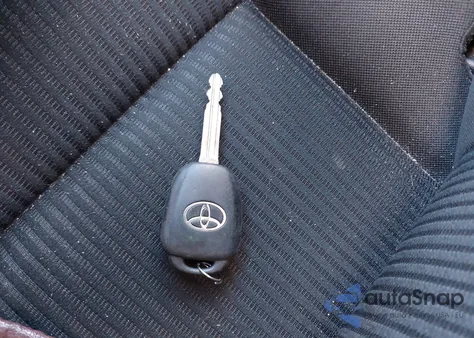 2018 Toyota Rav4 Le z USA, uszkodzony, nr VIN JTMBFREV0JJ743804